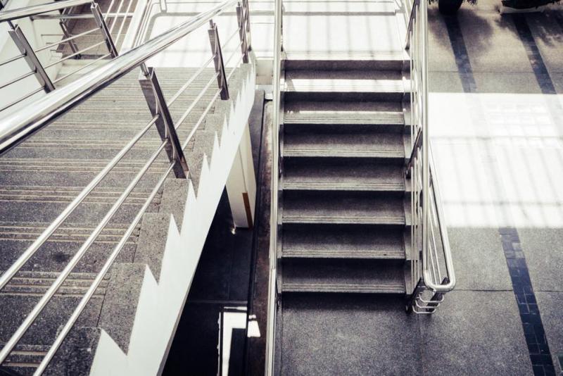 Comment adapter un escalier m&eacute;tallique aux normes PMR pr&egrave;s de Haubourdin ?