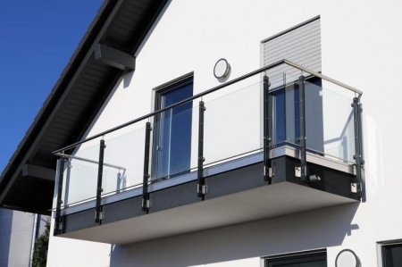 Passerelle, balcon ou garde-corps, quel m&eacute;tal choisir pour s&eacute;curiser vos hauteurs ?
